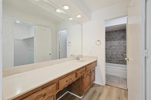 Building Photo - 5137 Shoregate Dr