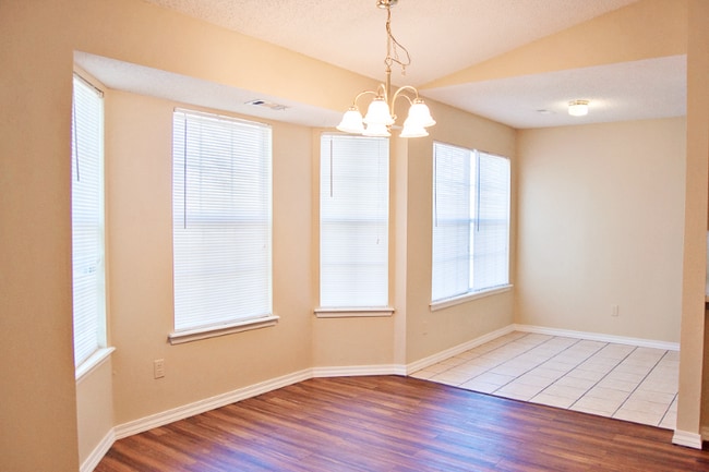 Building Photo - 1791 N Pine Crest Ave