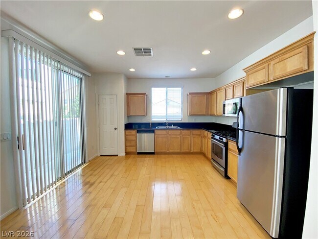 Building Photo - 682 Homewillow Ave