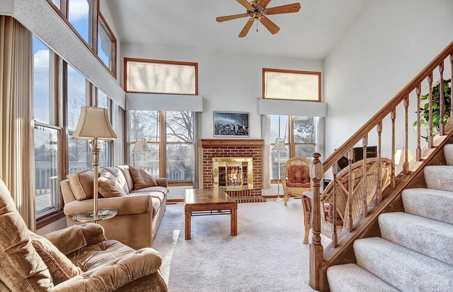 Building Photo - Comfortable Living in a Desirable Area