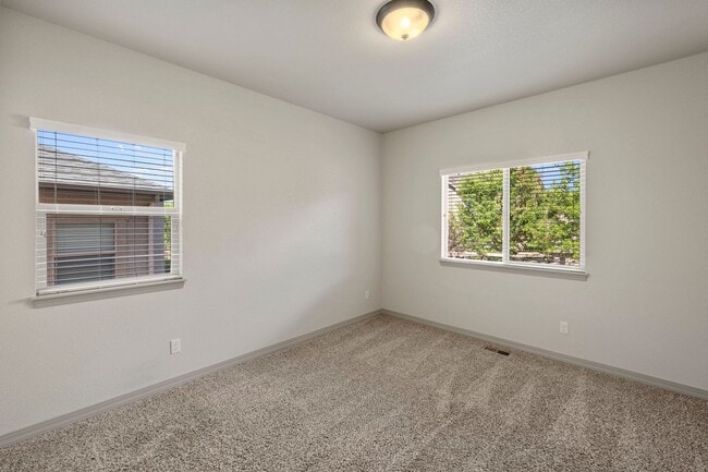 Building Photo - BEAUTIFUL 4BD + OFFICE MAIN-LEVEL LIVING H...