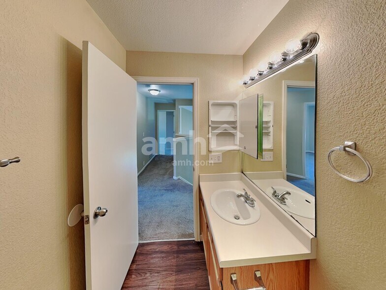 Building Photo - 15625 E 99th Ave