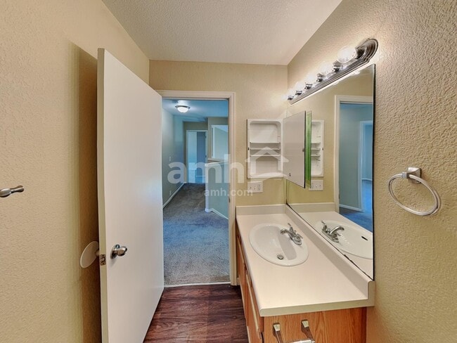 Building Photo - 15625 E 99th Ave