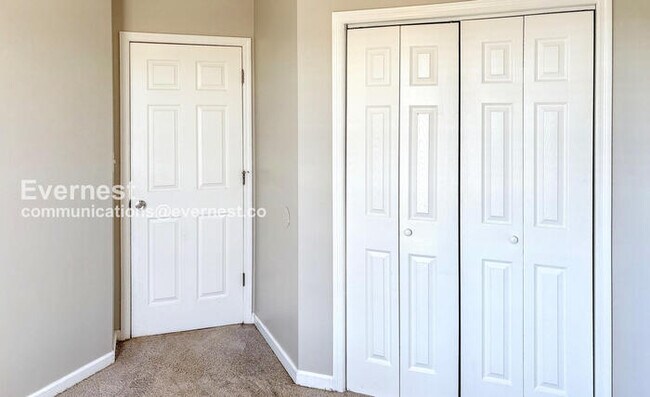 Building Photo - 450 Loveless Rd