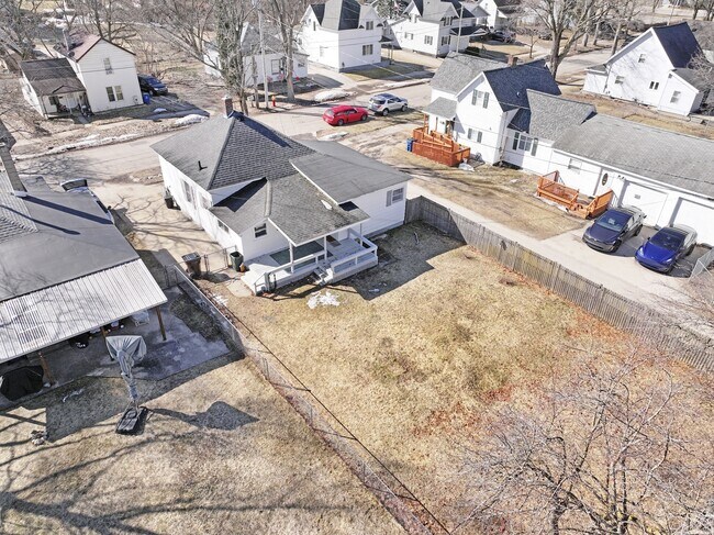 Building Photo - 139 Mosser St