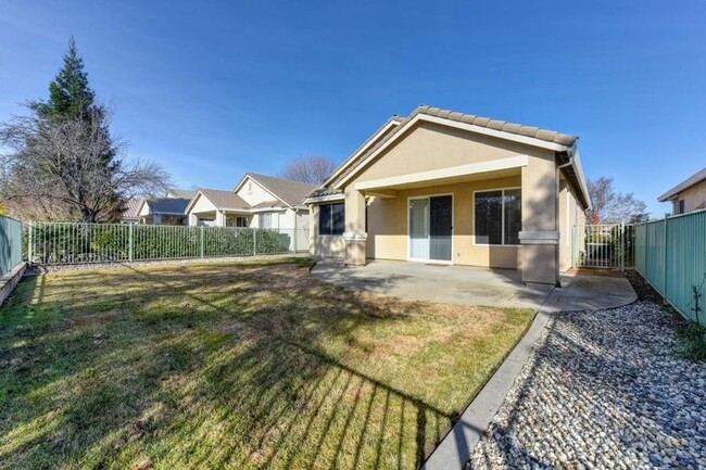 Building Photo - Cute 2bd/2ba home in 55+ Sun City Roseville