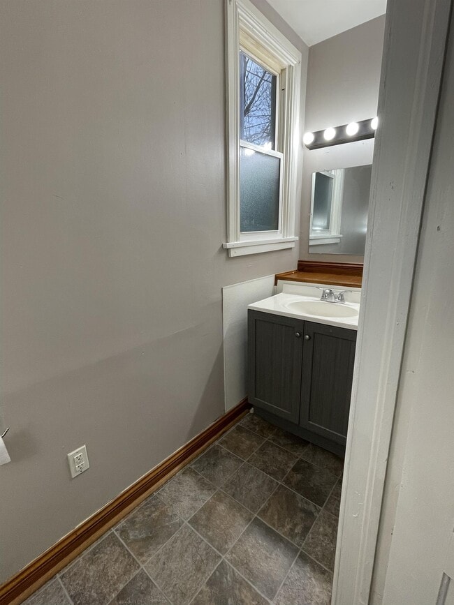 Building Photo - 2410 White St