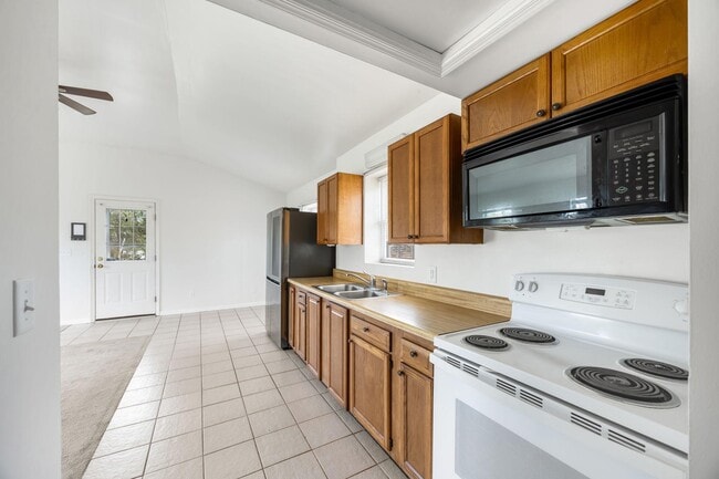 Building Photo - 208 Telegraph Rd