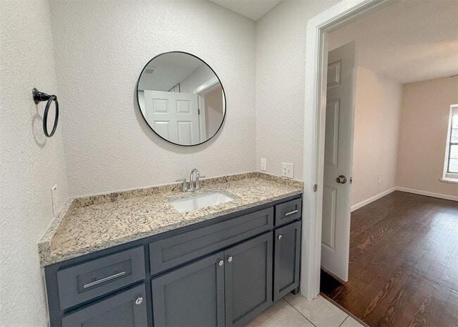 Building Photo - 203 W Dale St