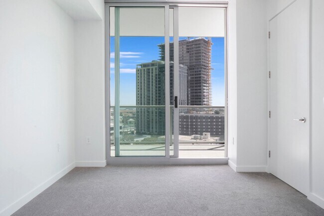 Building Photo - 400 Central Ave