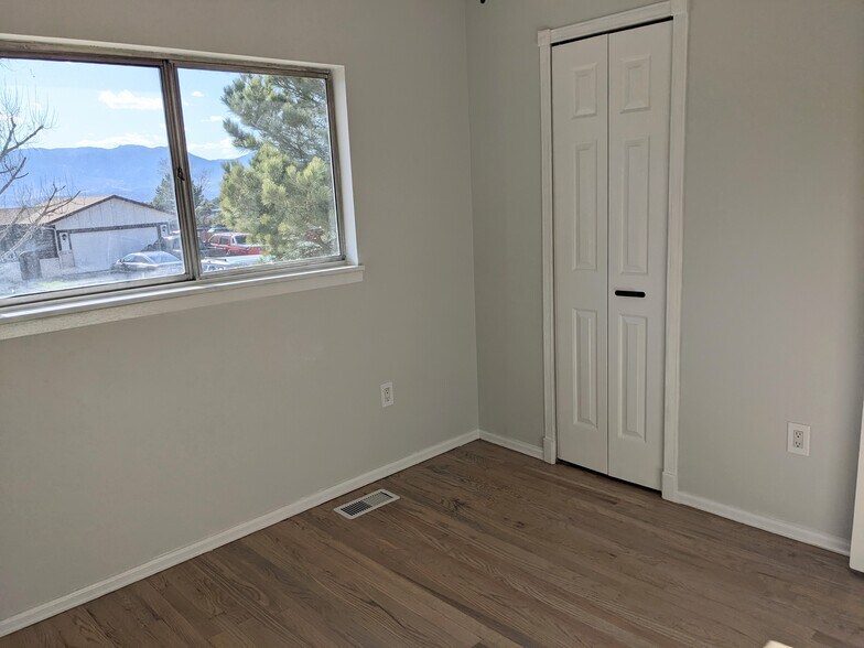 1st Bedroom - 5777 Tuckerman Ln
