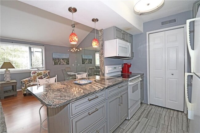 Building Photo - 303 Swans Wharf Row