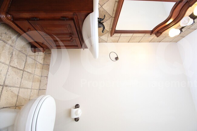 Building Photo - 9008 E Friess Dr