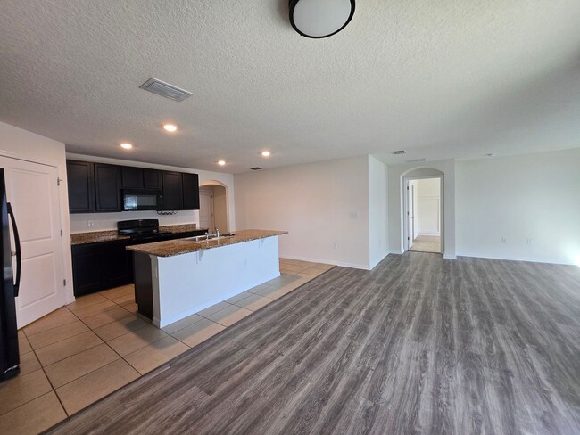 Building Photo - 4  bedroom 2 bath Home for Rent  in the He...