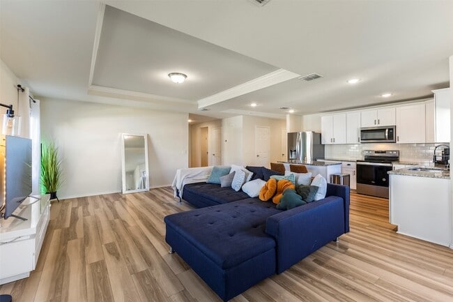 Primary Photo - 10112 Falkland Rd