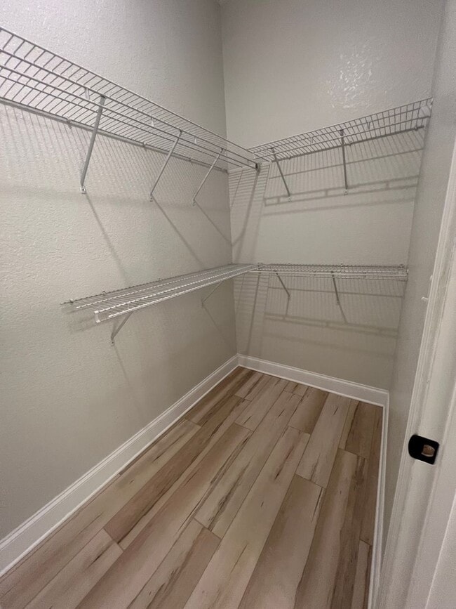 Building Photo - Charming 3/2 Home in Great Neighborhood