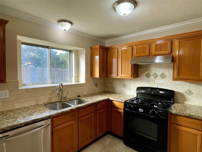 Building Photo - 2622 Olster Dr