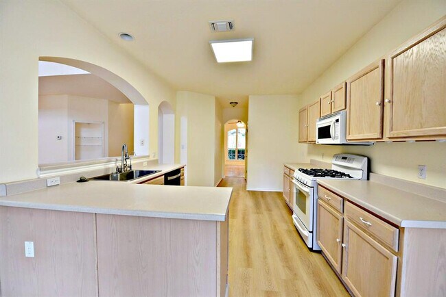 Building Photo - 4220 N Summercrest Loop