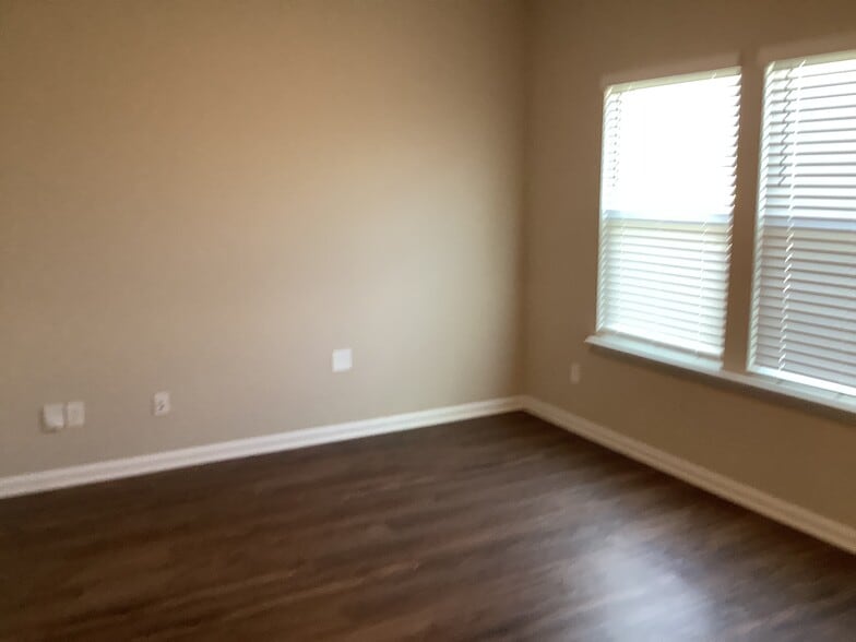 Building Photo - 300 Anastasia Park Rd