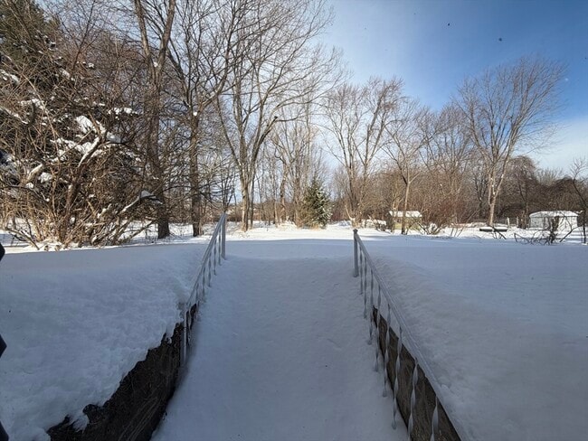 Building Photo - 24 Grapevine Ave