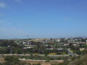 Building Photo - 5BD 2.5BA House in Carlsbad