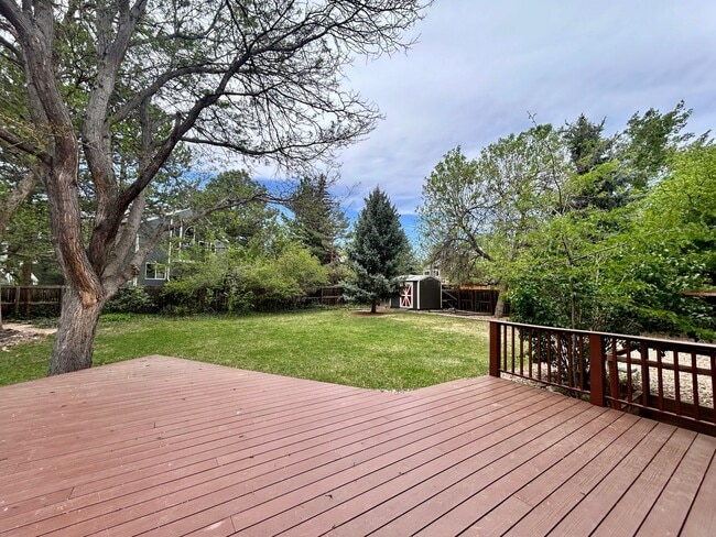 Building Photo - Beautiful 5 Bedroom Home with Large Private Yard