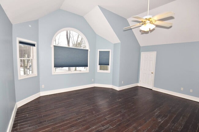 Building Photo - 396 Eastport Manor Rd