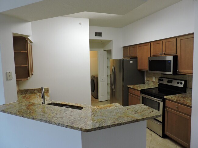 Building Photo - 730.5 Myrtlewood Cir W