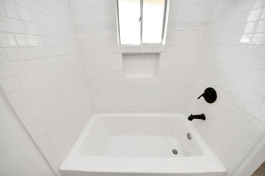 Building Photo - 4519 Reynaldo Dr