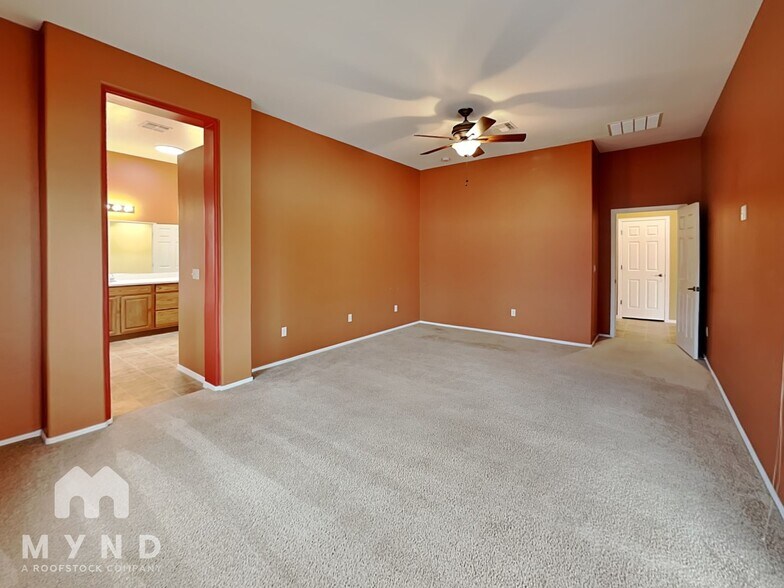 Building Photo - 1141 W Tenniel Dr