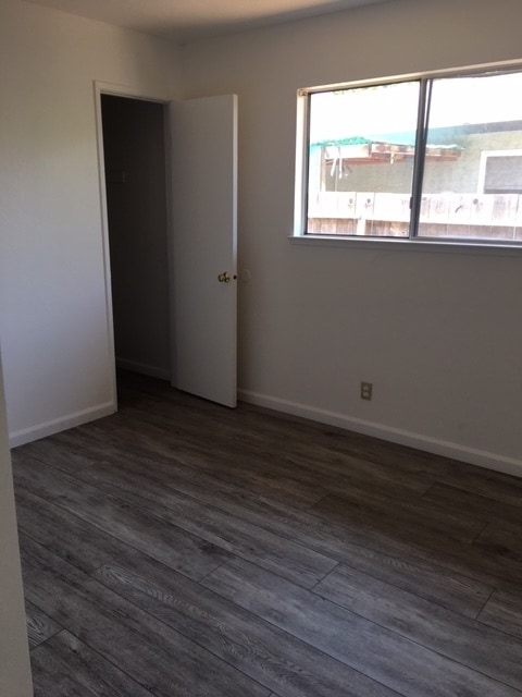 Building Photo - 4 Bedroom Home! Close to Shopping Centers & CHS Attendance!