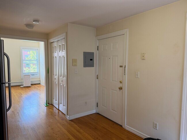 Building Photo - 238 3rd St