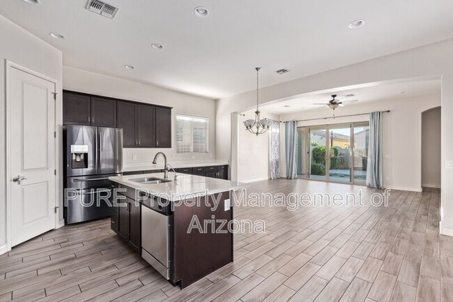 Building Photo - 2902 E Ebony Dr