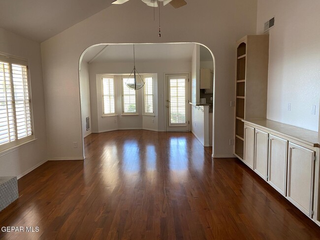 Building Photo - 715 Espada Dr