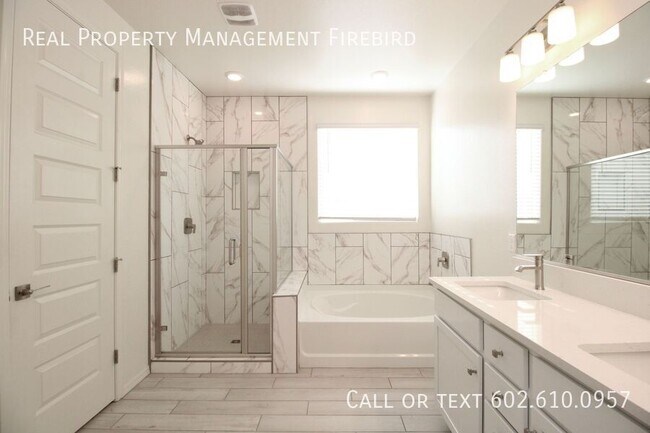 Building Photo - 3037 W la Mirada Dr