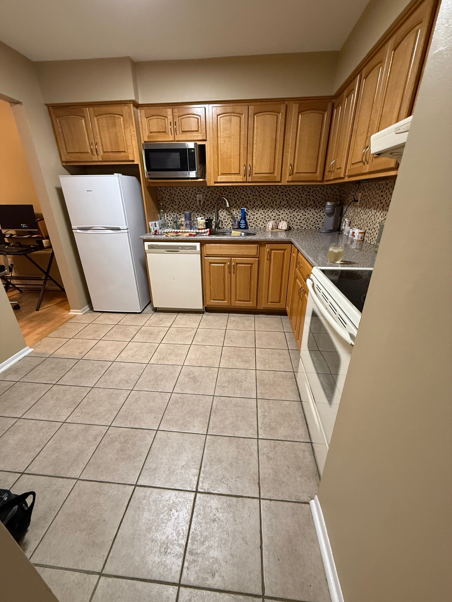 Building Photo - 807 Eves Dr