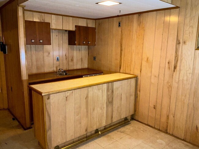 Building Photo - Very well maintained 4BR 2.5BA 5 level spl...