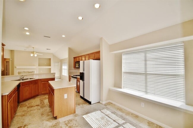Building Photo - 10 Cypress Bayou Ct