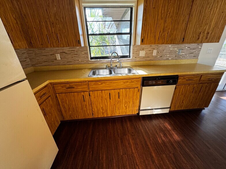 Building Photo - 1065 Altoona Ave