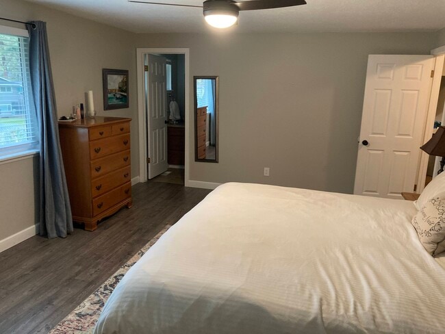 Building Photo - 9619 E 9th Ave