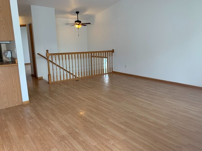 Building Photo - 3 Bedroom Twinhome