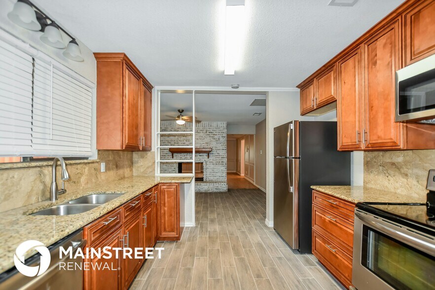 Building Photo - 5401 Edgewater Cir