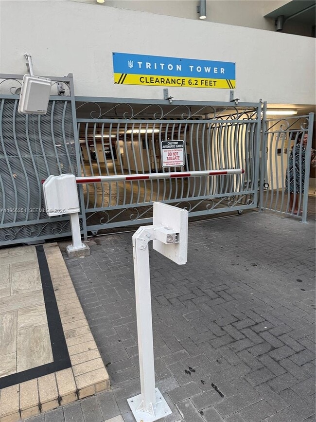 Building Photo - 2899 Collins Ave