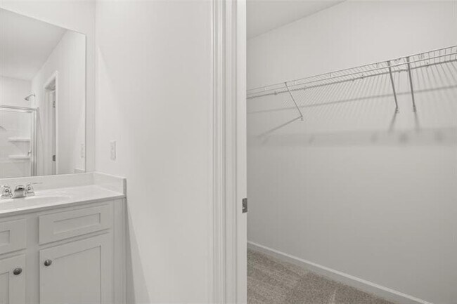 Building Photo - 942 Evergreen Rd