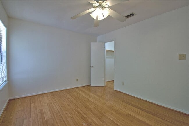 Building Photo - 6489 Hart Ln