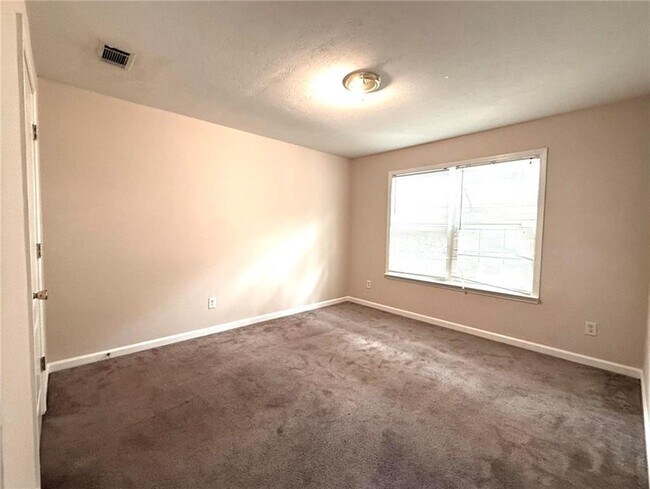 Building Photo - 3683 White Pine Rd