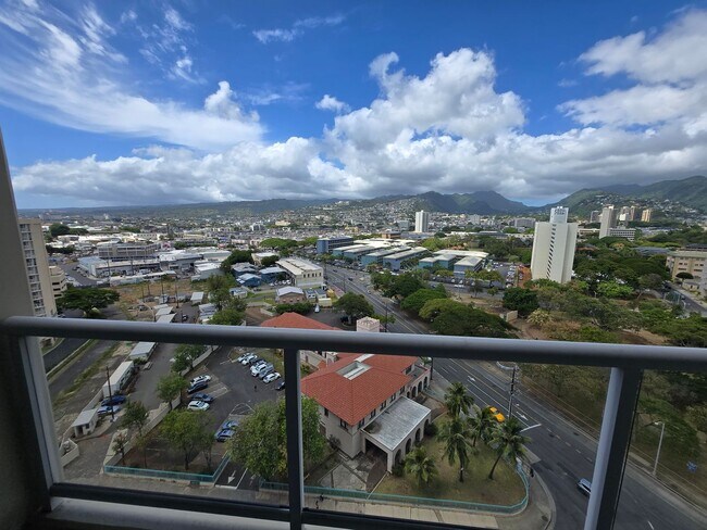 Building Photo - Breathtaking mountain view, 1 bdrm, 1 bath...