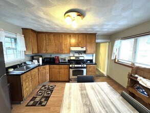 Building Photo - 30 Thorpe St