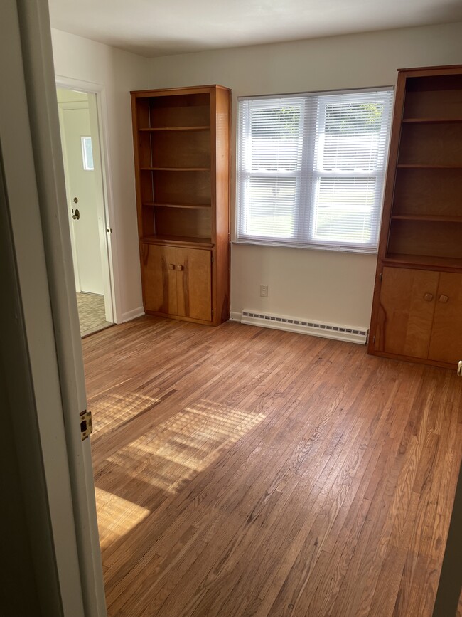 Office/ 5th Bedroom - 256 Williams St