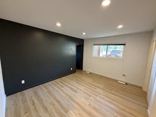 Building Photo - 3204 Apple St